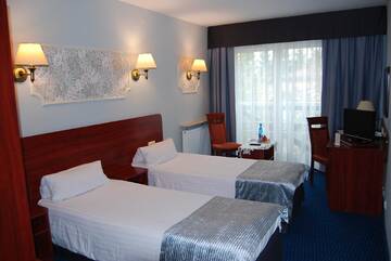 Фото номера Двухместный номер с 2 отдельными кроватями Отель Amigo Hotel г. Сулеювек 3
