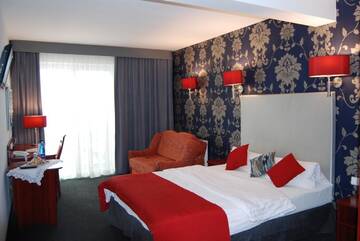 Фото номера Семейный номер с ванной комнатой Отель Amigo Hotel г. Сулеювек 2