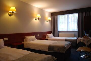 Фото номера Трехместный номер Отель Amigo Hotel г. Сулеювек 2